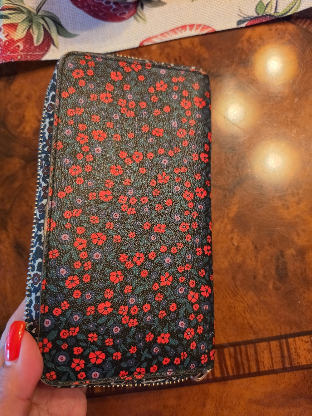 Gift🌸 Beautiful Coach Floral Wallet with a FREE Beaded Pen Gift! 🌸 - Picture 4 of 6